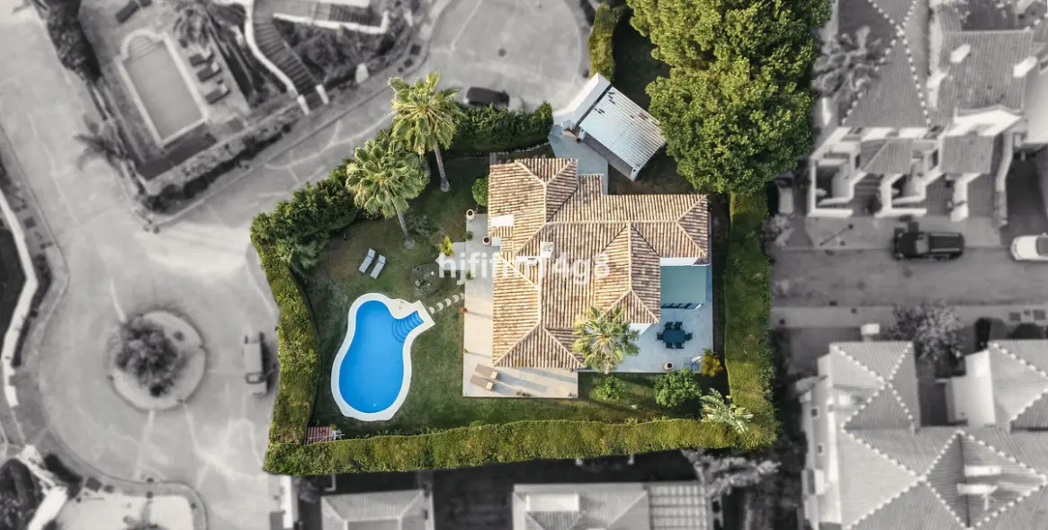 Venta de villa independiente en Nueva Andalucía 2