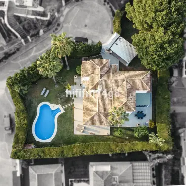 Venta de villa independiente en Nueva Andalucía