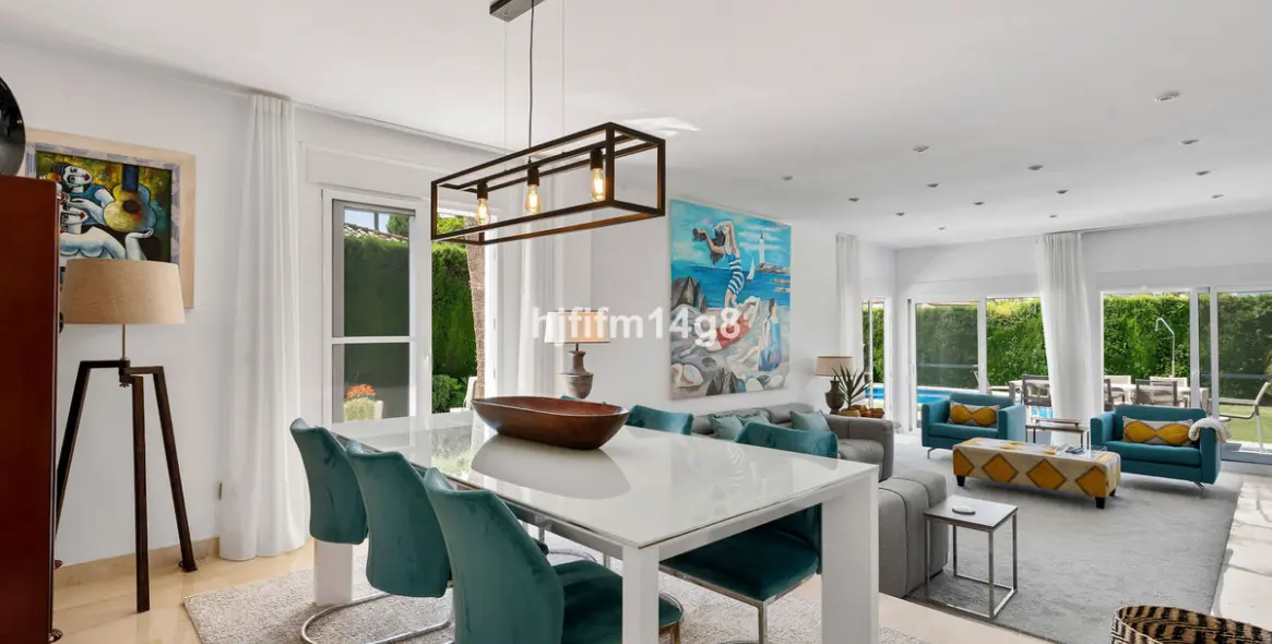 Venta de villa independiente en Nueva Andalucía 5