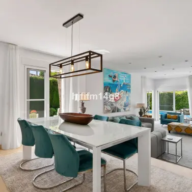 Venta de villa independiente en Nueva Andalucía