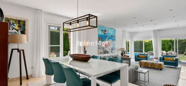 Venta de villa independiente en Nueva Andalucía 4