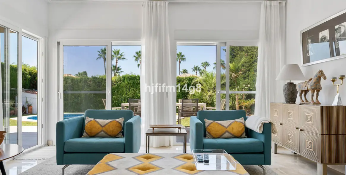 Venta de villa independiente en Nueva Andalucía 8