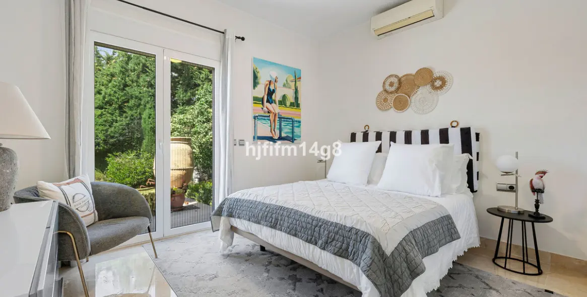 Venta de villa independiente en Nueva Andalucía 15