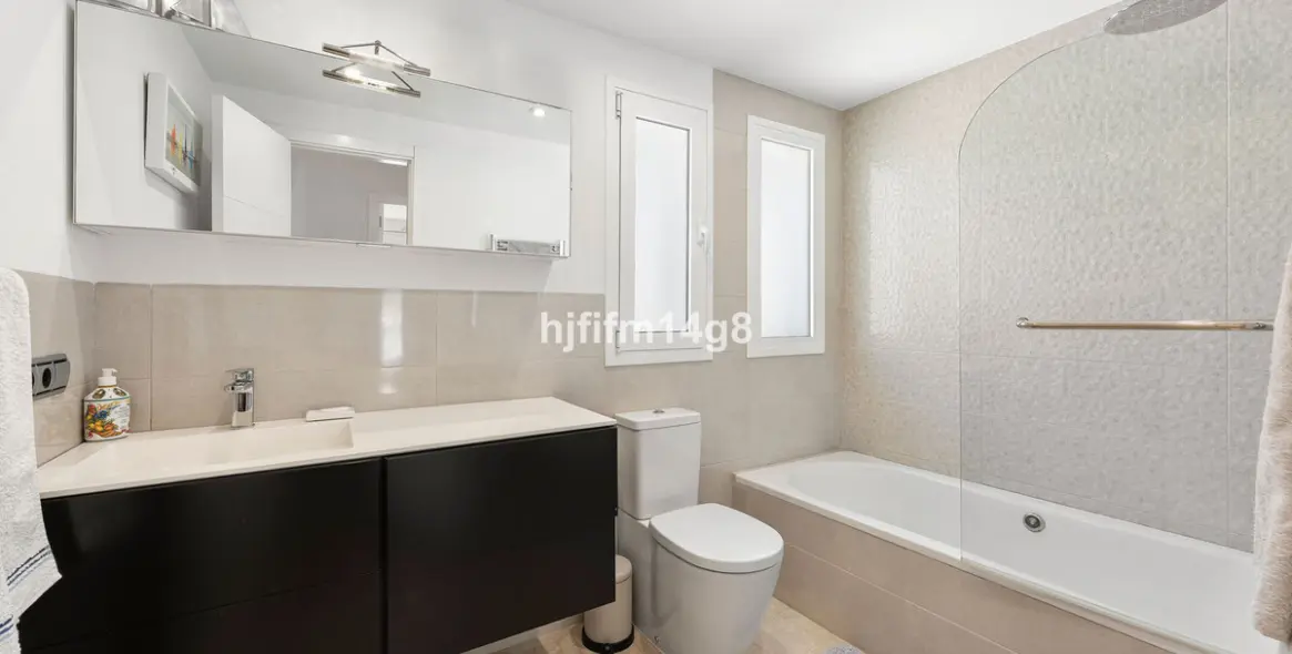 Venta de villa independiente en Nueva Andalucía 17