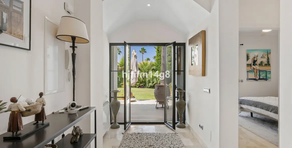 Venta de villa independiente en Nueva Andalucía 20