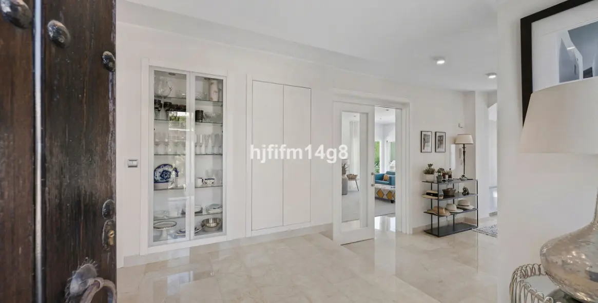 Продажа  отдельно стоящей виллы в Nueva Andalucía 21