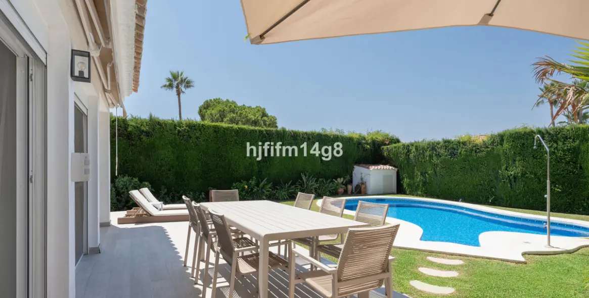 Продажа  отдельно стоящей виллы в Nueva Andalucía 22