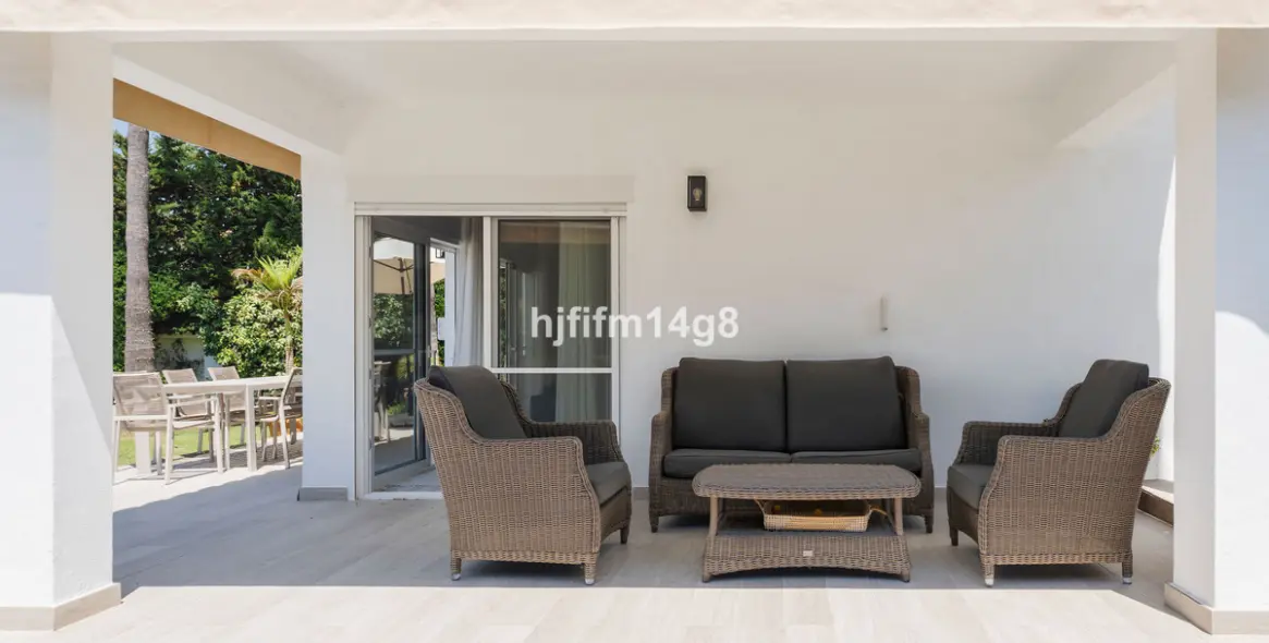 Продажа  отдельно стоящей виллы в Nueva Andalucía 25