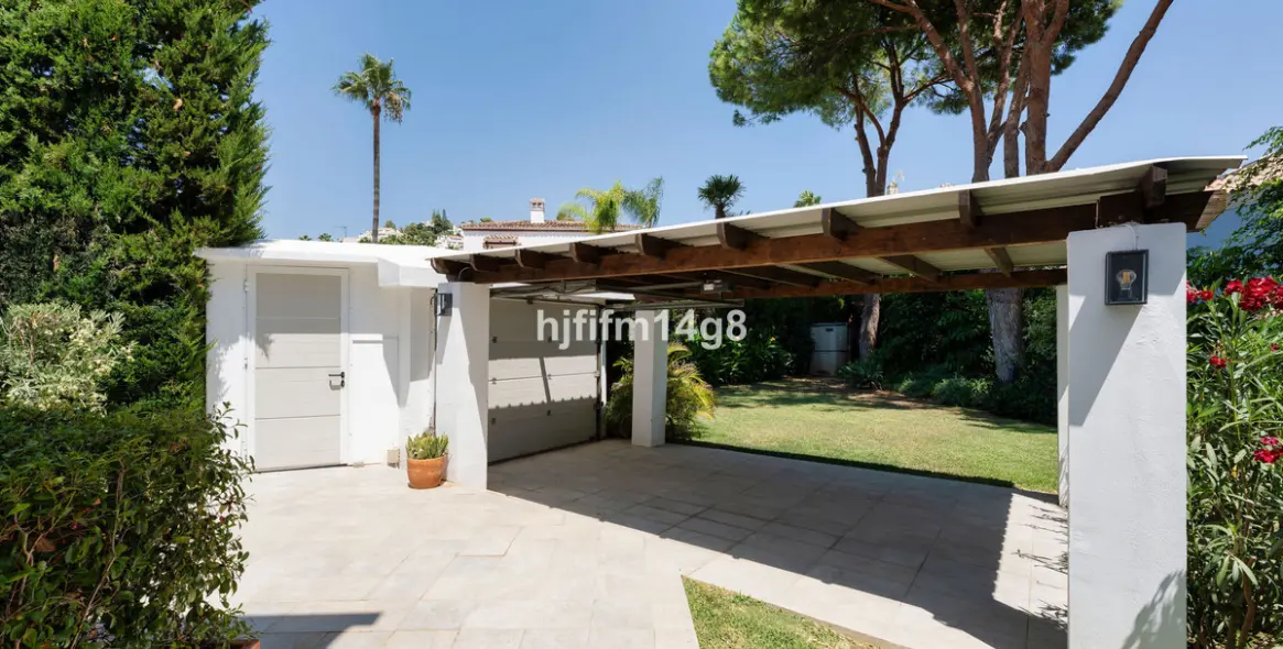 Продажа  отдельно стоящей виллы в Nueva Andalucía 26