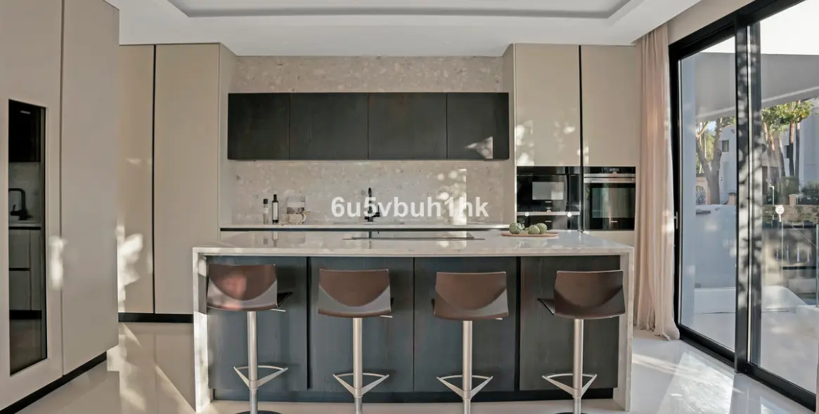 Sale of detached villa in Golden Mile 4