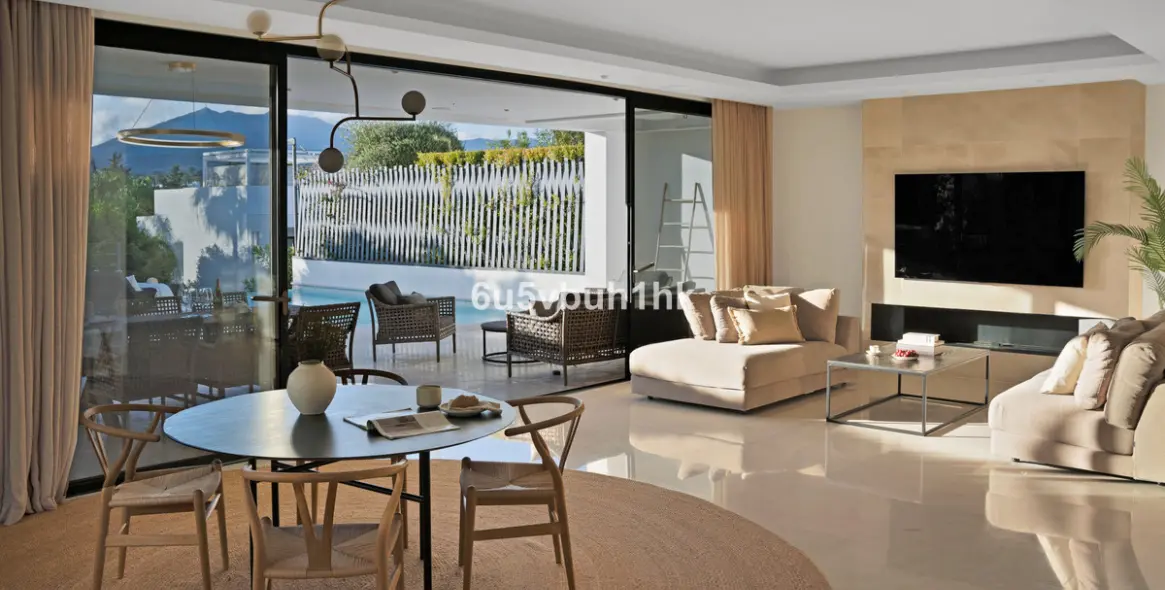 Sale of detached villa in Golden Mile 5