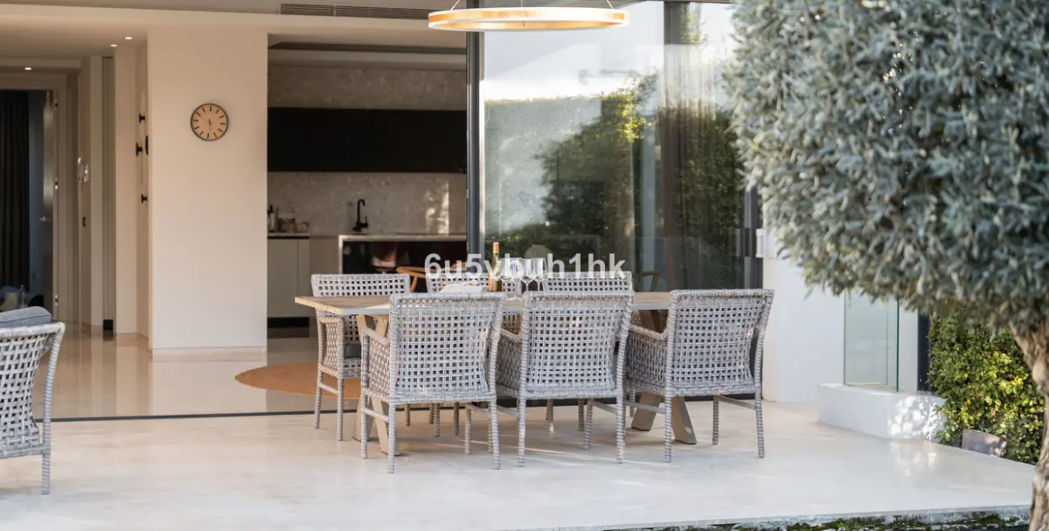 Sale of detached villa in Golden Mile 12