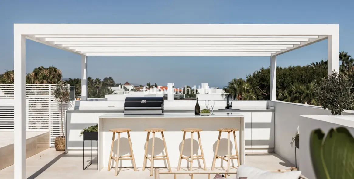 Sale of detached villa in Golden Mile 14