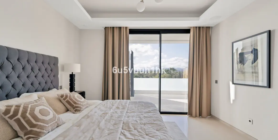 Sale of detached villa in Golden Mile 18