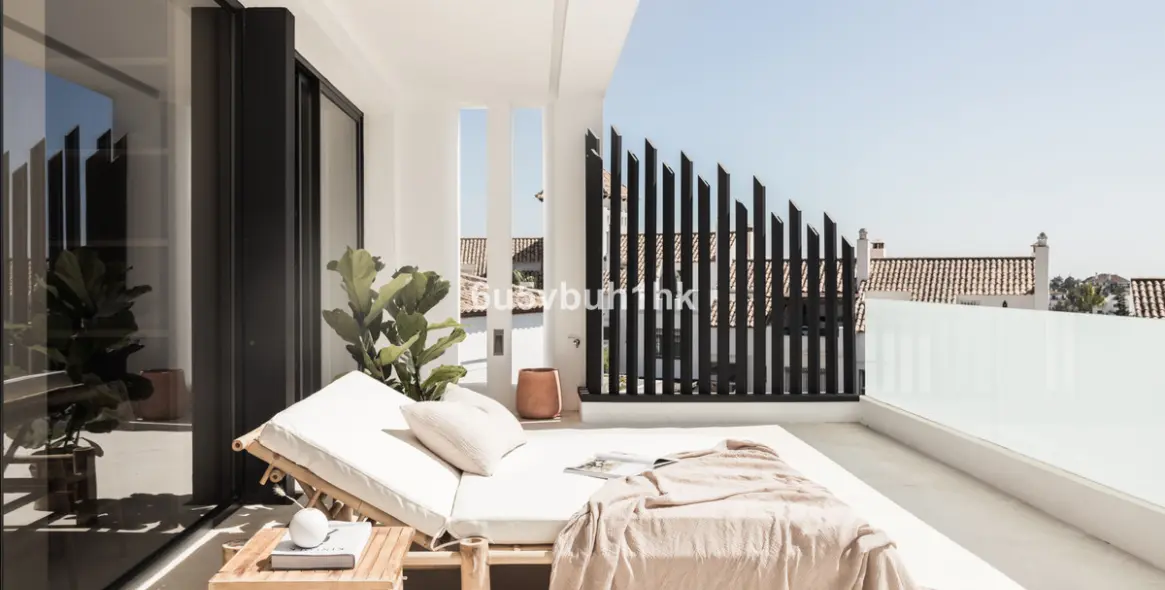 Sale of detached villa in Golden Mile 24