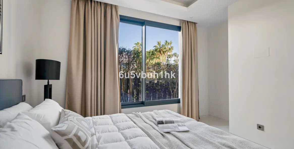 Sale of detached villa in Golden Mile 29