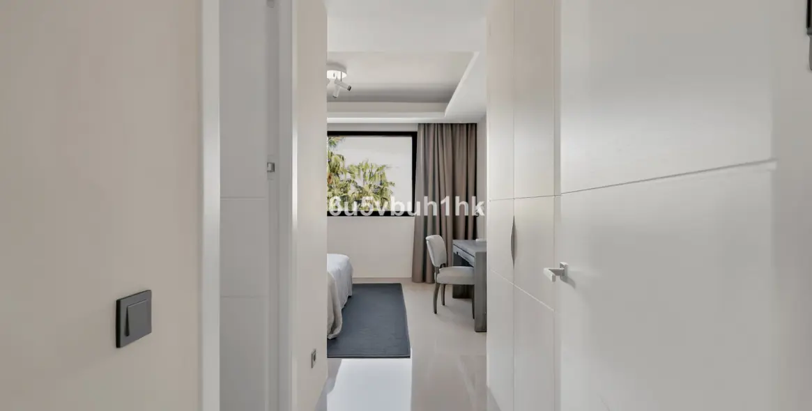 Sale of detached villa in Golden Mile 30