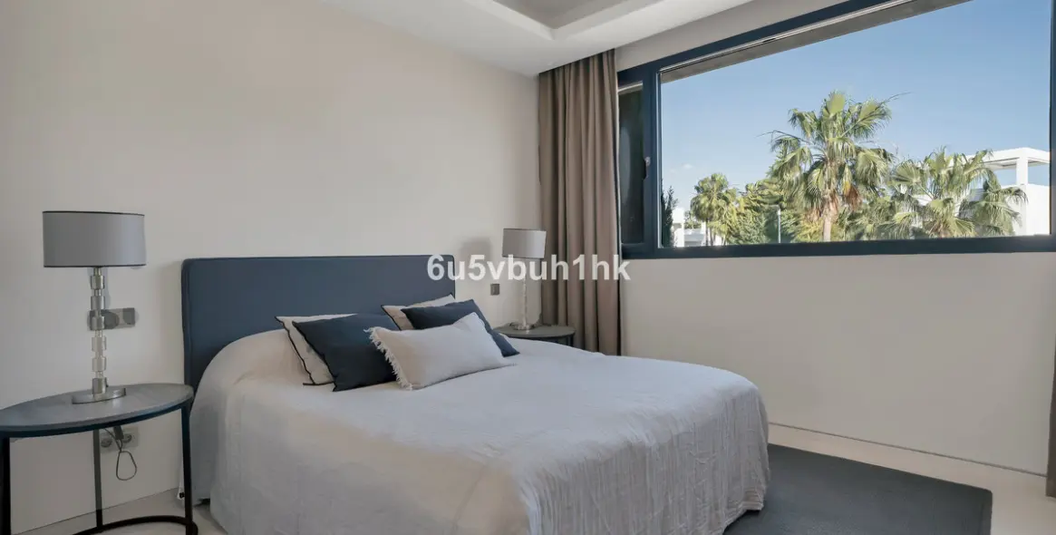 Sale of detached villa in Golden Mile 32