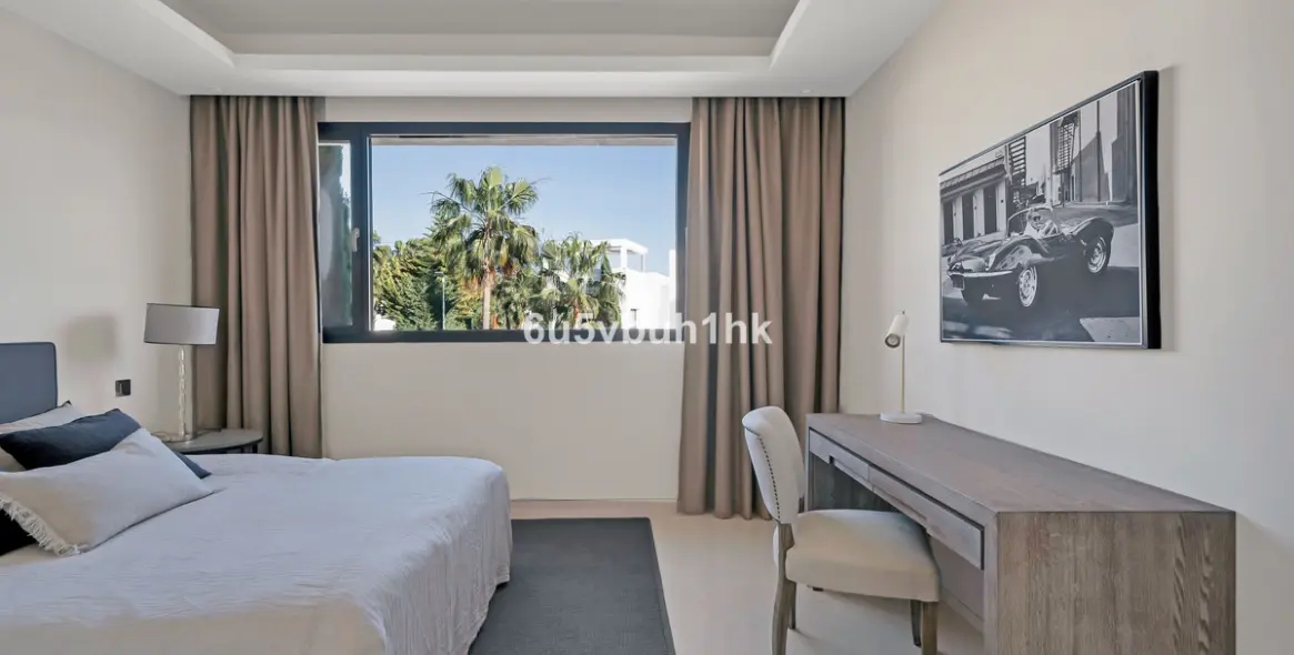 Sale of detached villa in Golden Mile 33