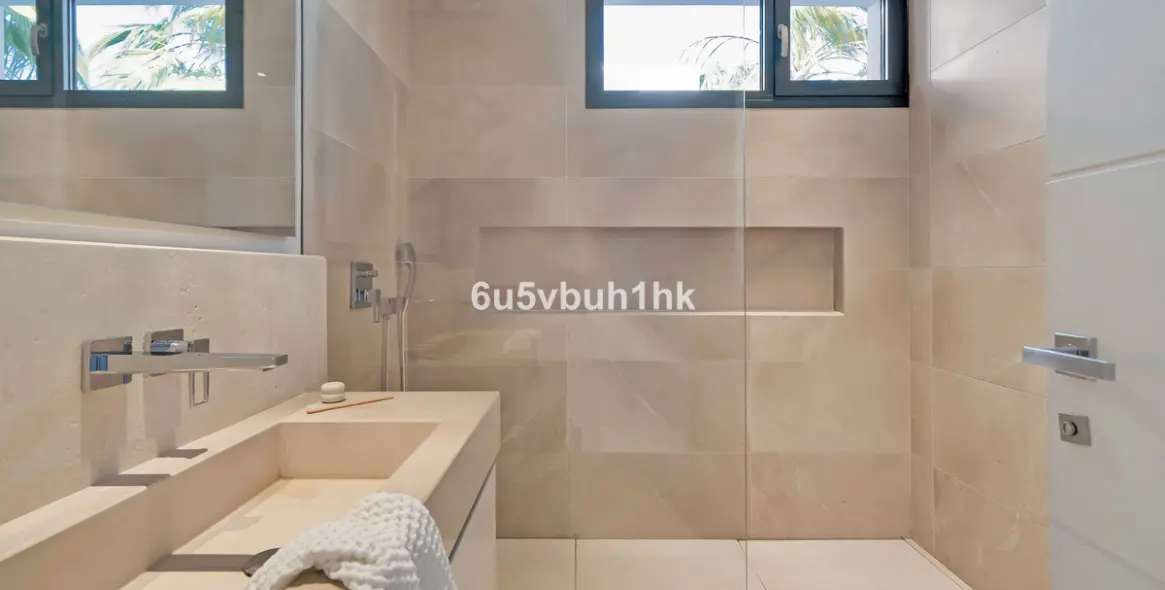 Sale of detached villa in Golden Mile 35