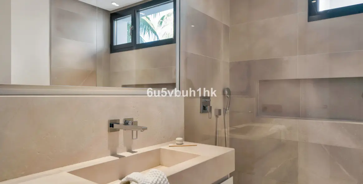 Sale of detached villa in Golden Mile 36