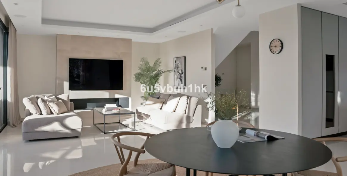 Sale of detached villa in Golden Mile 39