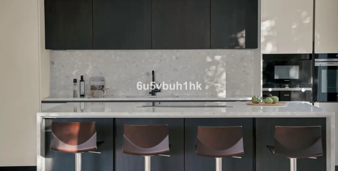 Sale of detached villa in Golden Mile 40