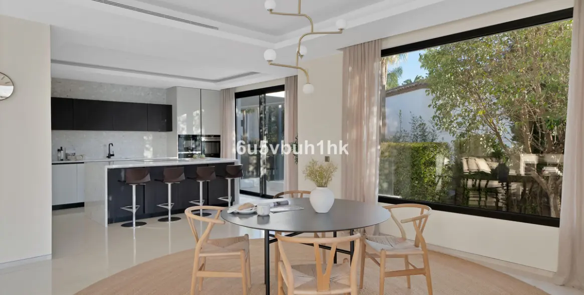 Sale of detached villa in Golden Mile 42