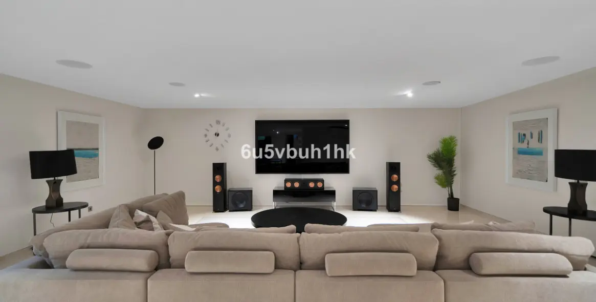 Sale of detached villa in Golden Mile 44