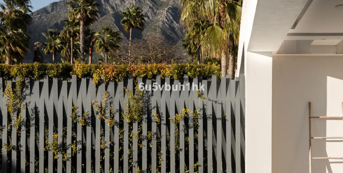 Sale of detached villa in Golden Mile 46