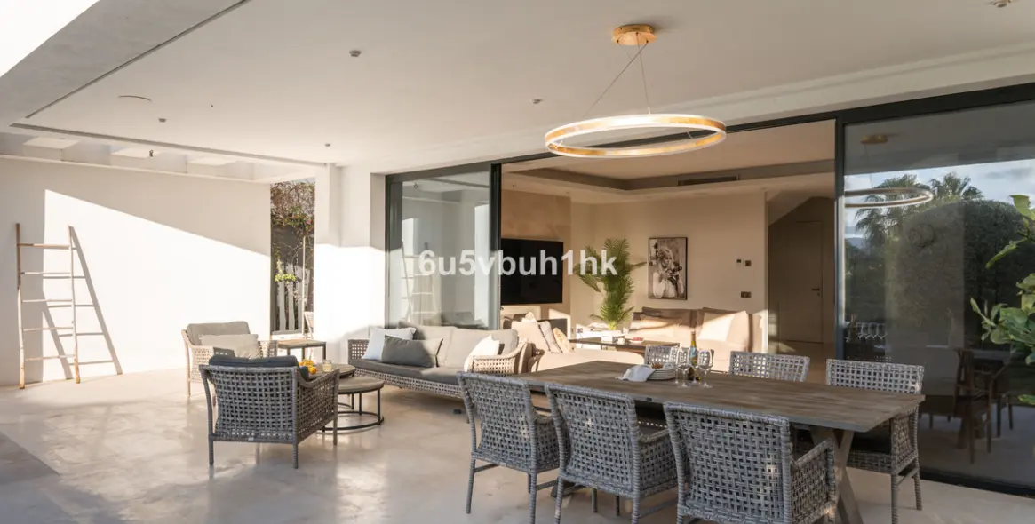 Sale of detached villa in Golden Mile 48