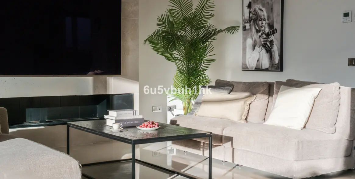 Sale of detached villa in Golden Mile 49