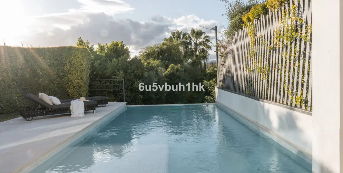 Sale of detached villa in Golden Mile 50