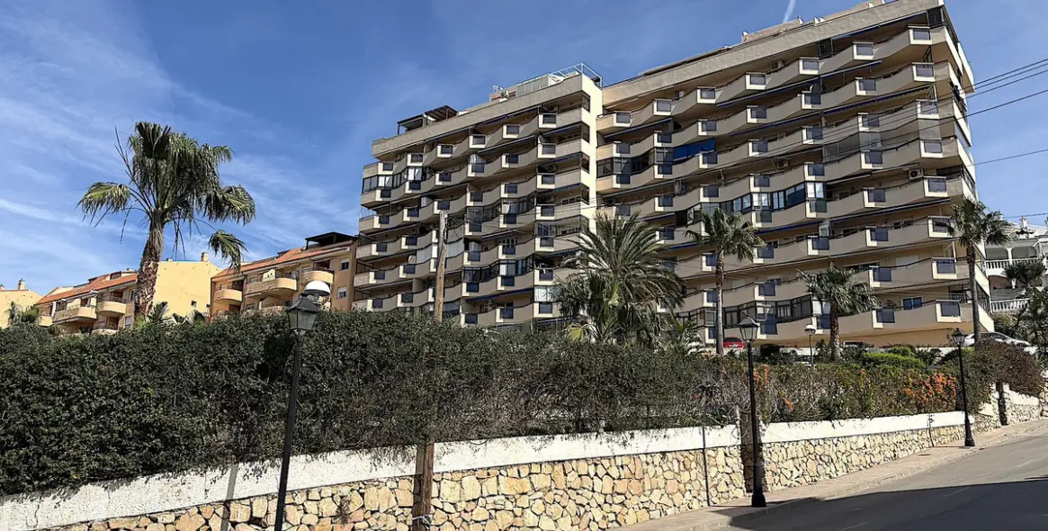 Sale of middle floor apartment in Los Pacos 1