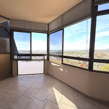 Sale of middle floor apartment in Los Pacos