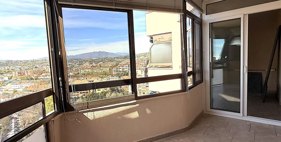 Sale of middle floor apartment in Los Pacos 5