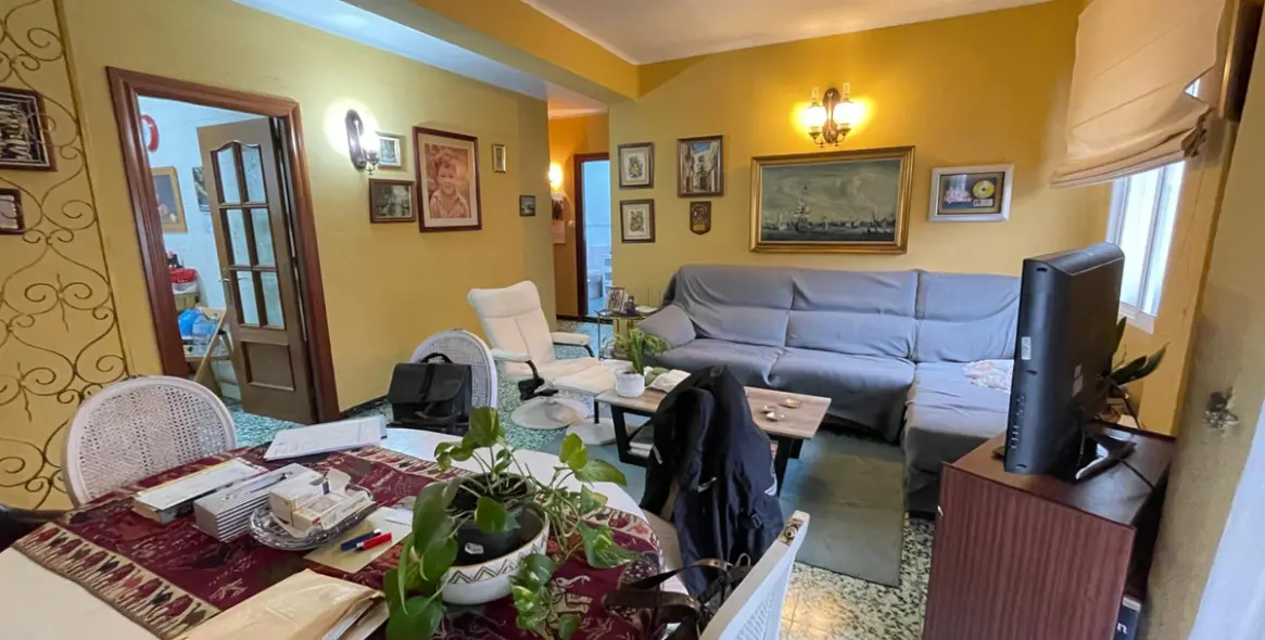 Sale of middle floor apartment in Málaga 4