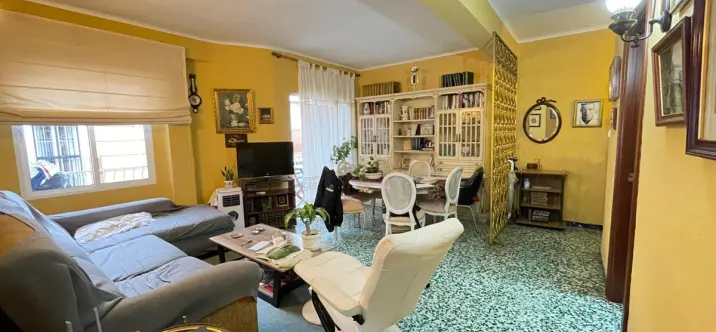 Sale of middle floor apartment in Málaga 4