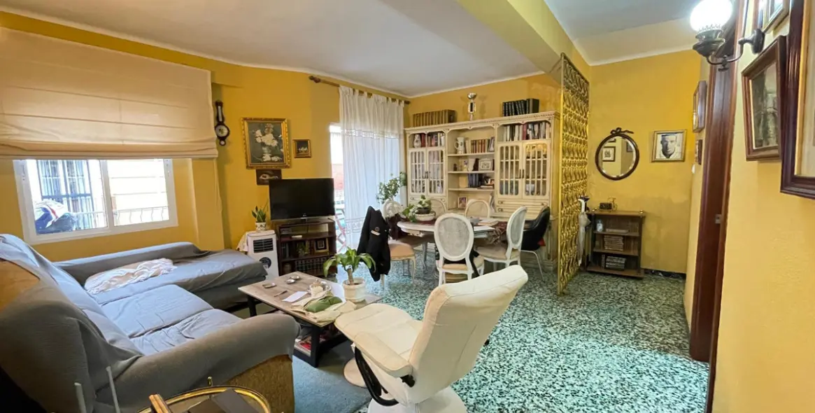 Sale of middle floor apartment in Málaga 6