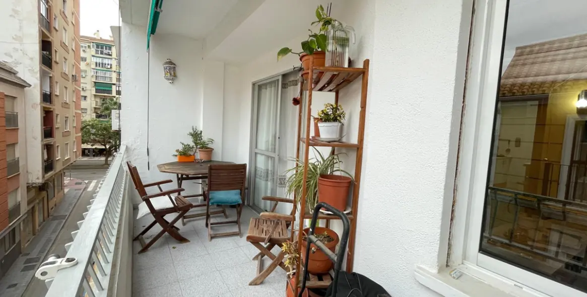 Sale of middle floor apartment in Málaga 10