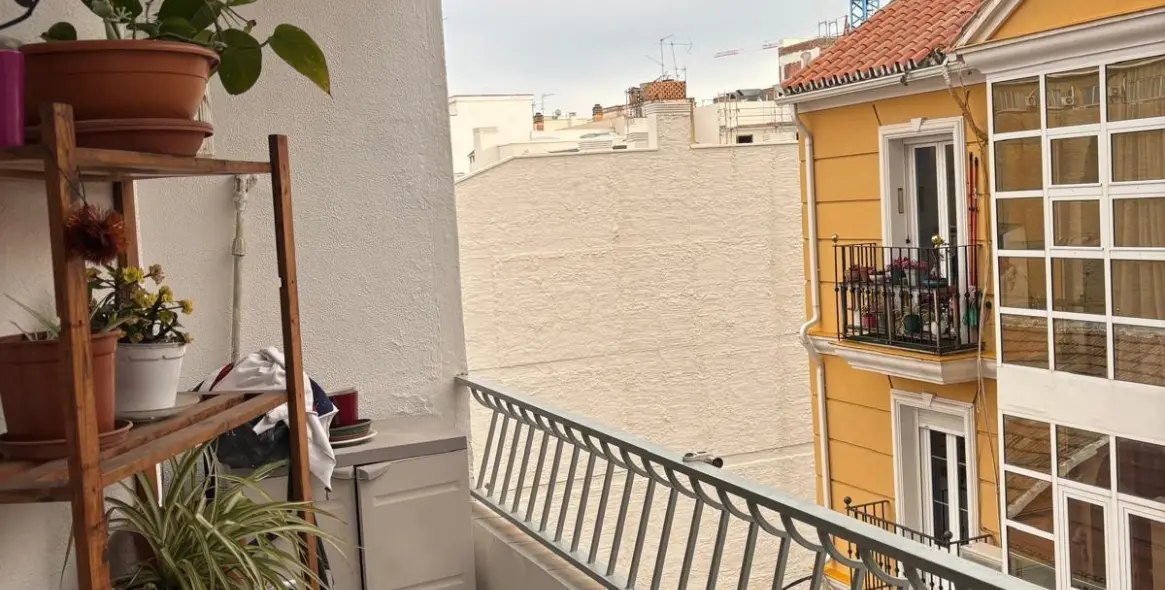 Sale of middle floor apartment in Málaga 11