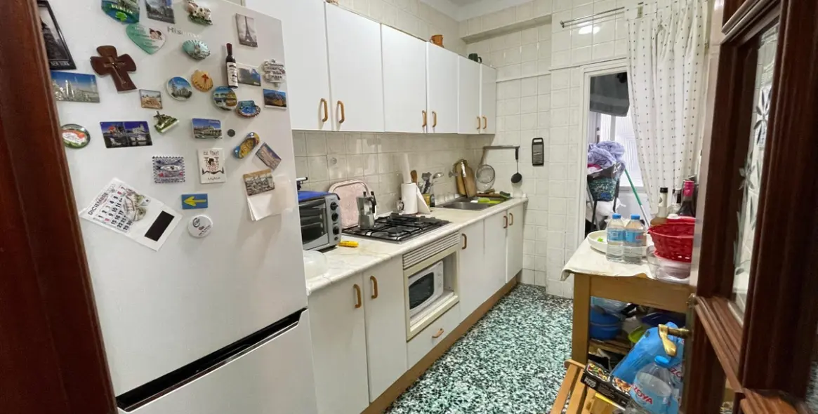 Sale of middle floor apartment in Málaga 12