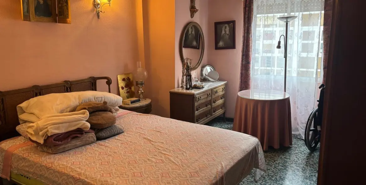 Sale of middle floor apartment in Málaga 18