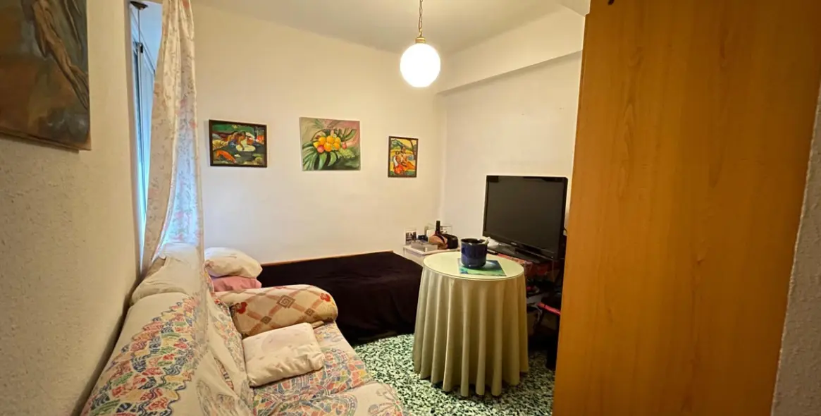 Sale of middle floor apartment in Málaga 19