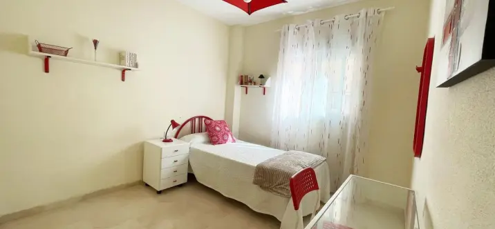 Sale of middle floor apartment in Nerja 4