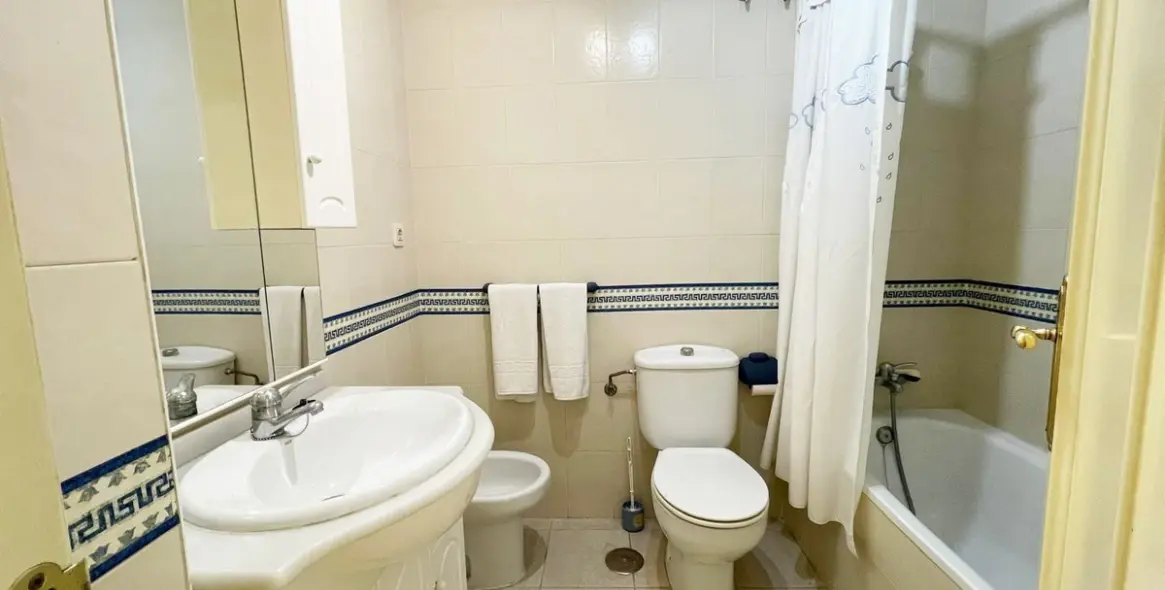 Sale of middle floor apartment in Nerja 9