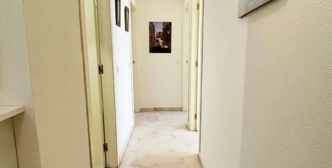 Sale of middle floor apartment in Nerja 10