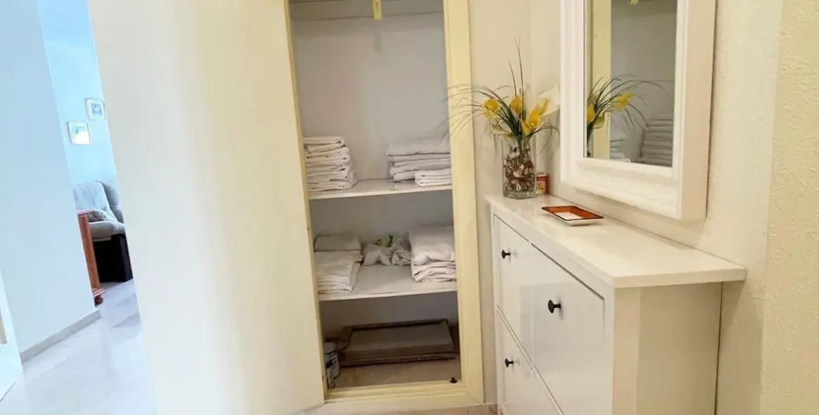 Sale of middle floor apartment in Nerja 11