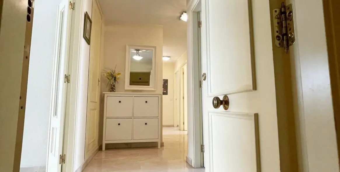 Sale of middle floor apartment in Nerja 13