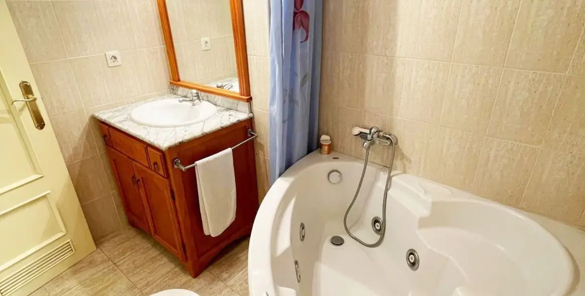 Sale of middle floor apartment in Nerja 15